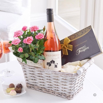 The Luxury rose wine gift basket